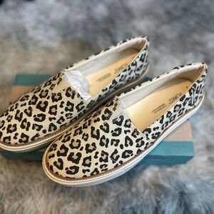 New in box! Toms Parker Leopard Slip on Sneaker Size 8.5